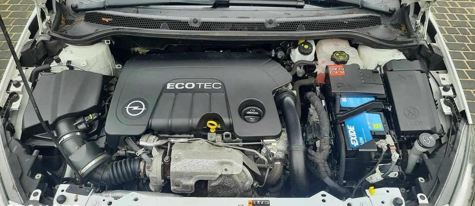 Opel Astra cena 26900 przebieg: 203000, rok produkcji 2015 z Czersk małe 254